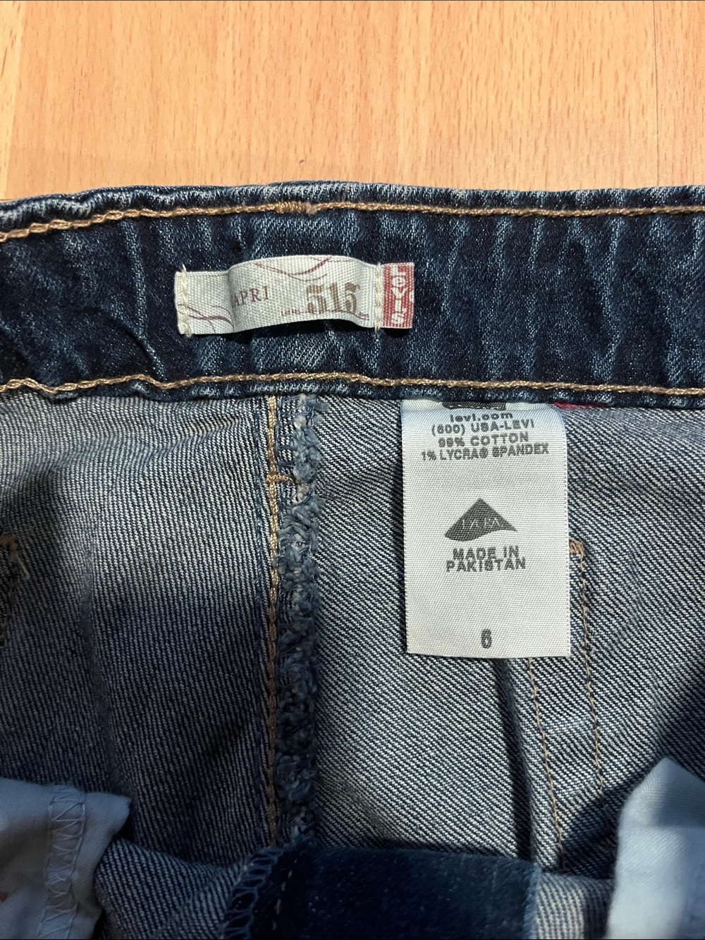 Levis Capris! - Picture 2 of 4